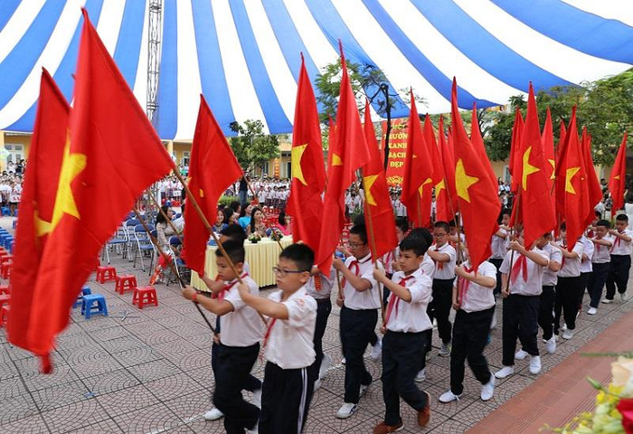 Tại lễ khai giảng, các em học sinh Trường Tiểu học Kim Đồng đã đọc vang lời hứa: 1.Kính trọng, lễ phép vâng lời ông bà, cha mẹ, thầy cô giáo và những người lớn tuổi. 2. Ra sức thi đua, chăm học, chăm làm, thực hiện tốt 5 điều Bác Hồ dạy để trở thành “Con ngoan, trò giỏi, bạn tốt”, xứng đáng là “Cháu ngoan Bác Hồ”. 3. Luôn bảo vệ, giữ gìn trường, lớp Xanh - Sạch - Đẹp. 4. Tích cực tham gia các hoạt động Sao-hoạt động Đội và các phong trào thi đua của thiếu nhi. 5. Quyết tâm thực hiện tốt chủ đề năm học mới: &quot; Thiếu nhi Thủ đô đoàn kết, chăm ngoan!”
