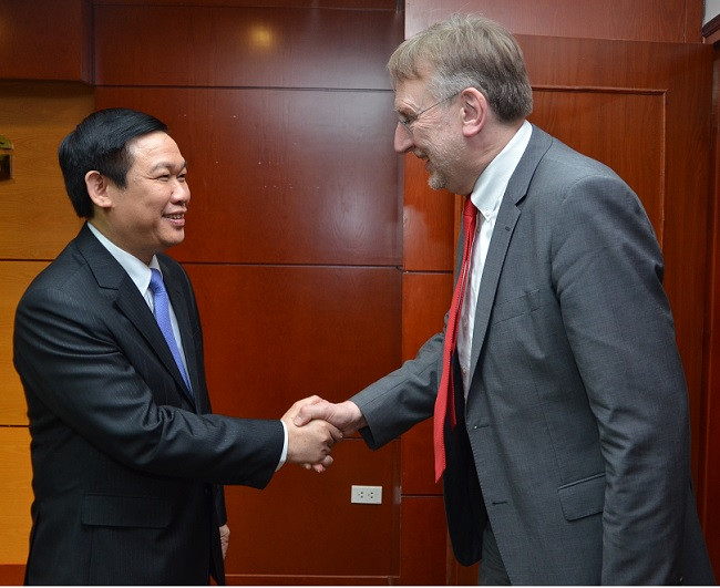 Trưởng Ban Kinh tế Trung ương - ông Vương Đình Huệ làm việc với Chủ tịch Ủy ban Thương mại Quốc tế - ông Bernd Lange. Trưởng Ban Kinh tế Trung ương - ông Vương Đình Huệ làm việc với Chủ tịch Ủy ban Thương mại Quốc tế - ông Bernd Lange.