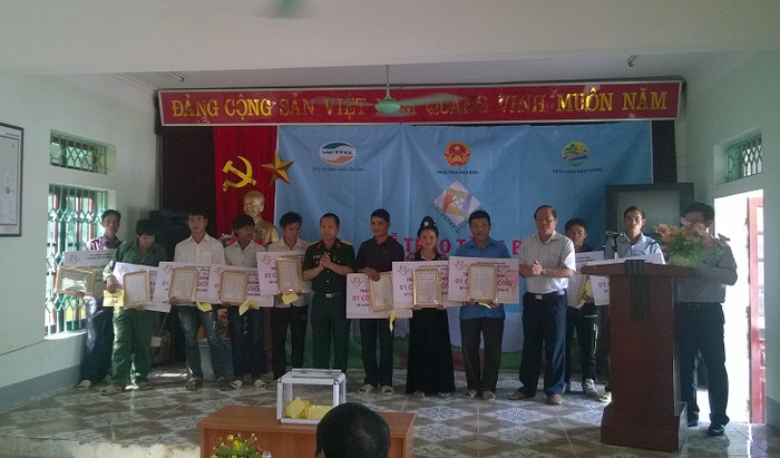 Tính đến thời điểm này đã có hơn 7.000 con bò giống được trao tặng cho các hộ nghèo ở 11 tỉnh biên giới phía Bắc. Tính đến thời điểm này đã có hơn 7.000 con bò giống được trao tặng cho các hộ nghèo ở 11 tỉnh biên giới phía Bắc.