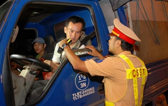 Chưa tịch thu phương tiện với người điều khiển phương tiện sử dụng rượu, bia. ảnh: LĐTĐ. Chưa tịch thu phương tiện với người điều khiển phương tiện sử dụng rượu, bia. ảnh: LĐTĐ.