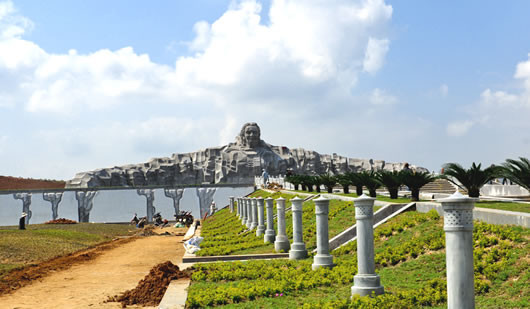 Tượng đài mẹ Nguyễn Thị Thứ tại tỉnh Quảng Nam. ảnh: Dantri.