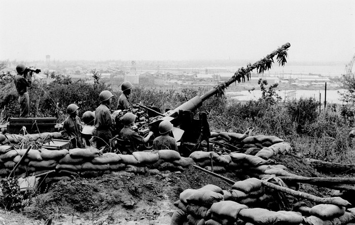 Sáng ngày 29/3/1975, xe tăng và lực lượng vũ trang Quân khu 5 và Quân đoàn II từ bốn hướng đánh thẳng vào Đà Nẵng, pháo kích sân bay, quân cảng và các vị trí quan trọng khác, giải phóng hoàn toàn Đà Nẵng và tỉnh Quảng Nam, làm tan rã 100.000 quân địch, làm thay đổi hẳn so sánh lực lượng về mặt chiến lược, trực tiếp đánh bại âm mưu co cụm của địch.