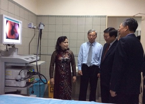 Thứ trưởng Nguyễn Thị Xuyên thăm Trung tâm nội soi Việt - Nhật, Bệnh viện Bạch Mai. ảnh: Ngọc Quang. Thứ trưởng Nguyễn Thị Xuyên thăm Trung tâm nội soi Việt - Nhật, Bệnh viện Bạch Mai. ảnh: Ngọc Quang.