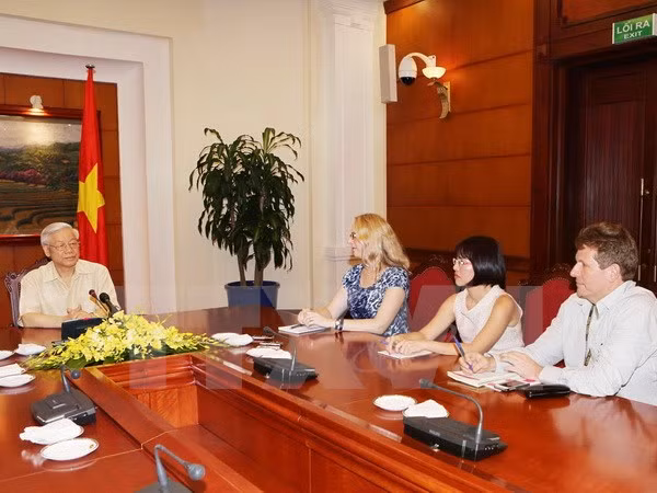 Tổng Bí thư Nguyễn Phú Trọng tiếp và trả lời phỏng vấn các hãng thông tấn, báo chí Hoa Kỳ. (Ảnh: Trí Dũng/TTXVN) Tổng Bí thư Nguyễn Phú Trọng tiếp và trả lời phỏng vấn các hãng thông tấn, báo chí Hoa Kỳ. (Ảnh: Trí Dũng/TTXVN)