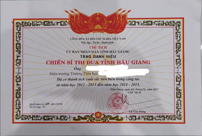 Danh hiệu Chiến sĩ thi đua cấp tỉnh mà nhà giáo này đã đạt được (Ảnh nhân vật cung cấp) Danh hiệu Chiến sĩ thi đua cấp tỉnh mà nhà giáo này đã đạt được (Ảnh nhân vật cung cấp)