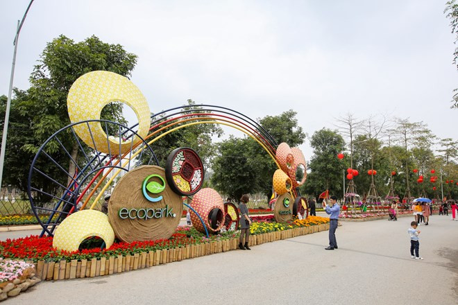 Đây là một lễ hội đặc sắc, độc đáo khi hội tụ đủ các phong tục, không gian truyền thống Tết của cả 3 miền đất nước Bắc - Trung - Nam. (Ảnh: Minh Sơn/Vietnam+) Đây là một lễ hội đặc sắc, độc đáo khi hội tụ đủ các phong tục, không gian truyền thống Tết của cả 3 miền đất nước Bắc - Trung - Nam. (Ảnh: Minh Sơn/Vietnam+)