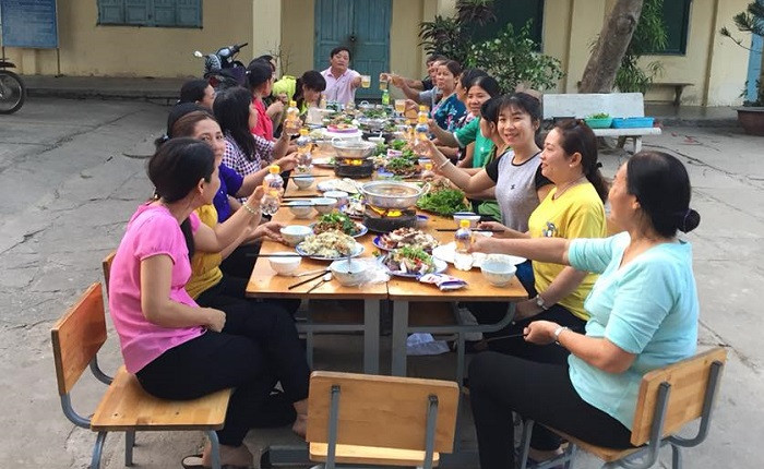 Bữa tiệc cuối năm của các thầy cô giáo (Ảnh: tác giả cung cấp). Bữa tiệc cuối năm của các thầy cô giáo (Ảnh: tác giả cung cấp).