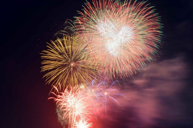 Pháo hoa sẽ rực sáng trên khắp cả nước chào đón Xuân Mậu Tuất 2018 (Ảnh: Phương Vy/TTXVN). Pháo hoa sẽ rực sáng trên khắp cả nước chào đón Xuân Mậu Tuất 2018 (Ảnh: Phương Vy/TTXVN).