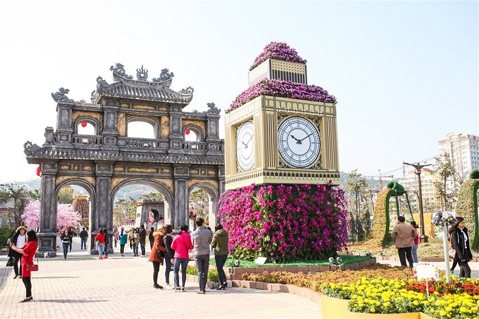 Những kỳ quan được tạo nên bởi hoa và hoa. Những kỳ quan được tạo nên bởi hoa và hoa.