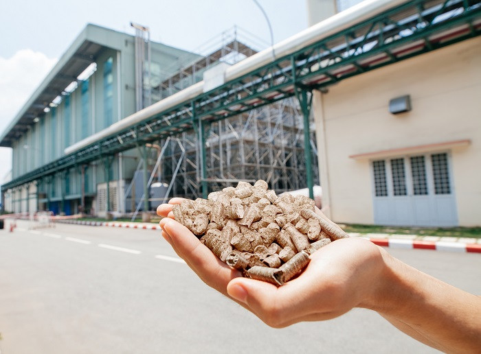 Thay vì những nhiên liệu truyền thống như dầu DO hay khí Gas, Ajinomoto Việt Nam sử dụng trấu ép nhằm cắt giảm tối đa lượng khí CO2 thải ra môi trường.