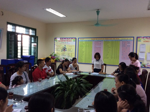 Giáo viên và học sinh vẫn miệt mài với các phong trào và hội họp (Ảnh chỉ mang tính chất minh họa từ mncukhoi.longbien.edu.vn). Giáo viên và học sinh vẫn miệt mài với các phong trào và hội họp (Ảnh chỉ mang tính chất minh họa từ mncukhoi.longbien.edu.vn).