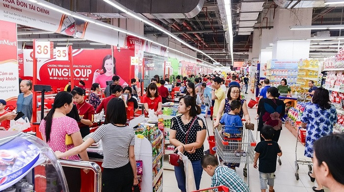 Siêu thị VinMart đông đúc trong những ngày giáp Tết.