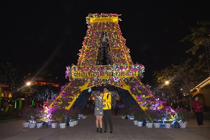 Những mô hình độc đáo được kết bằng hoa. Những mô hình độc đáo được kết bằng hoa.