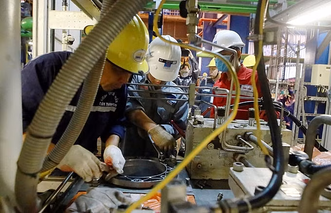 Người lao động của PV Power Cà Mau luôn nỗ lực hoàn thành mọi nhiệm vụ được giao.