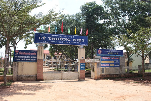 Trường tiểu học Lý Thường Kiệt, nơi ông Lưu Hồng Thái làm Bí thư chi bộ, Hiệu trưởng nhà trường (Ảnh: MInh Tâm). Trường tiểu học Lý Thường Kiệt, nơi ông Lưu Hồng Thái làm Bí thư chi bộ, Hiệu trưởng nhà trường (Ảnh: MInh Tâm).