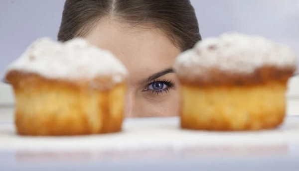 3 mẹo đơn giản giúp bạn đánh bại cơn thèm ăn (Ảnh: theo Health Magazine). 3 mẹo đơn giản giúp bạn đánh bại cơn thèm ăn (Ảnh: theo Health Magazine).