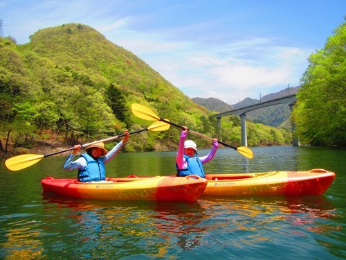 Đi xuồng và chèo thuyền Kayak ở Kawaji Onsen. Đi xuồng và chèo thuyền Kayak ở Kawaji Onsen.