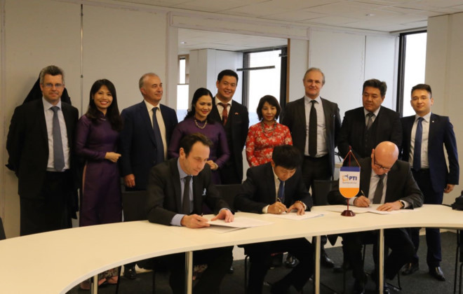 Hình ảnh lễ ký kết giữa PTI và MGEN. Hình ảnh lễ ký kết giữa PTI và MGEN.