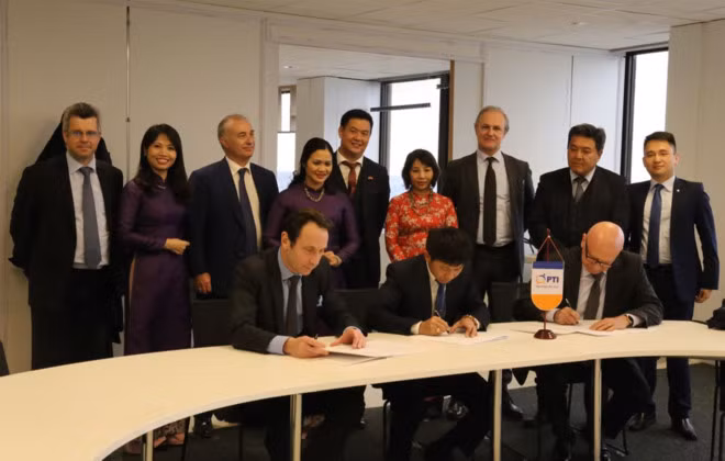 Hình ảnh lễ ký kết giữa PTI và MGEN.