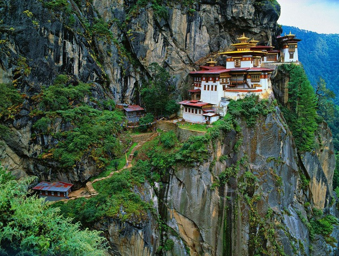 Lần đầu tiên bay thẳng Hà Nội – Bhutan với mức giá tiết kiệm 9 triệu đồng so với giá tour thông thường. Lần đầu tiên bay thẳng Hà Nội – Bhutan với mức giá tiết kiệm 9 triệu đồng so với giá tour thông thường.