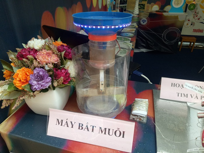 Gian hàng trưng bày trong ngày hội (Ảnh Đào Linh). Gian hàng trưng bày trong ngày hội (Ảnh Đào Linh).