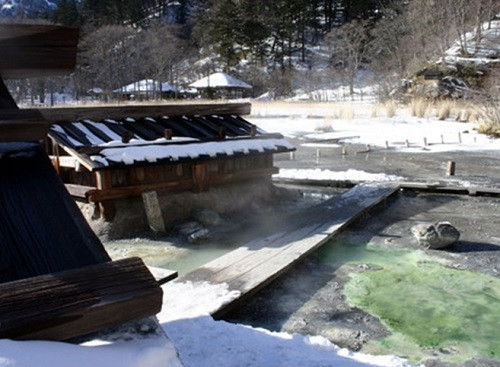 Suối khoáng nóng nổi tiếng mà bất kỳ khách du lịch nào cũng muốn được trải nghiệm. Suối khoáng nóng nổi tiếng mà bất kỳ khách du lịch nào cũng muốn được trải nghiệm.