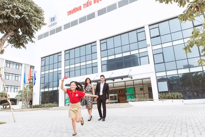 Vinschool tặng balo &amp; mũ đồng phục cho chủ thẻ VinID khi đăng ký cho con em tham gia khóa học Hè – 2018.