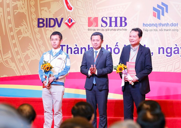 BIDV Chi nhánh Nghệ An trao thỏa thuận hợp tác về việc tài trợ vốn và cung ứng dịch vụ ngân hàng cho các đối tác. BIDV Chi nhánh Nghệ An trao thỏa thuận hợp tác về việc tài trợ vốn và cung ứng dịch vụ ngân hàng cho các đối tác.