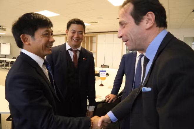 Ông Bùi Xuân Thu, Tổng Giám đốc PTI và Lãnh đạo Tập đoàn MGEN - Pháp.