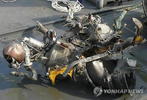 Các mảnh vỡ được tin thuộc về động cơ tên lửa Triều Tiên mới được trục vớt. Các mảnh vỡ được tin thuộc về động cơ tên lửa Triều Tiên mới được trục vớt.