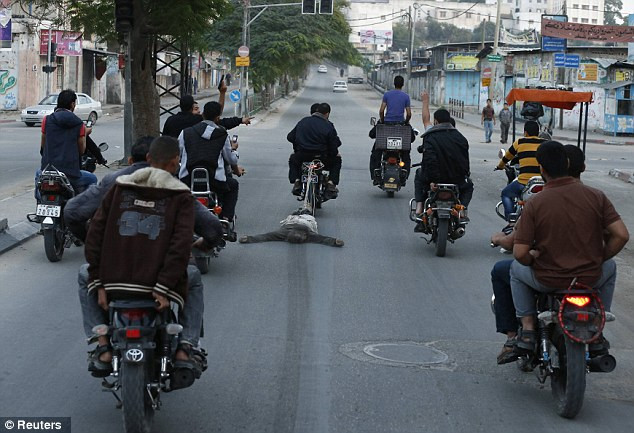 Các cuộc không kích trong Chiến dịch "Cột chống Quốc phòng" của Quân đội Israel tại Dải Gaza đã khiến hơn 130 người Palestine thiệt mạng và hơn 1.000 người bị thương.