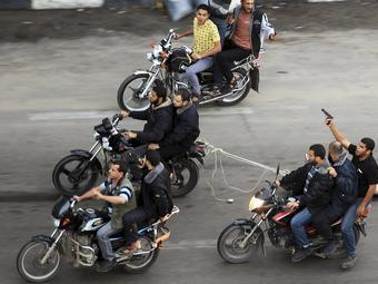 Theo các nhân chứng, hàng trăm người đã tập trung tại hiện trường giết hại 6 người tình nghi làm gián điệp cho Israel.