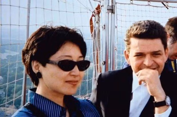 Một bức ảnh hiếm hoi chụp ông Devillers và bà Cốc Khai Lai. Một bức ảnh hiếm hoi chụp ông Devillers và bà Cốc Khai Lai.