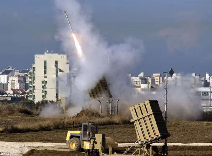 Iron Dome được triển khai đánh chặn tên lửa Grad của Hamas.