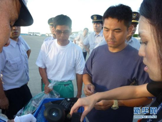 7 người sẽ trở về Hồng Kông bằng đường hàng không và số còn lại đi bằng đường thủy.