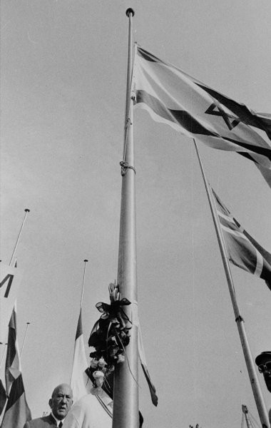 Cờ Israel trong lễ tưởng niệm các nạn nhân thiệt mạng trong vụ tấn công khủng bố ngày 5/9/1972. Cờ Israel trong lễ tưởng niệm các nạn nhân thiệt mạng trong vụ tấn công khủng bố ngày 5/9/1972.