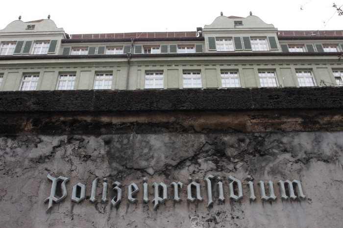 Trụ sở cảnh sát Munich. Sự thất bại của cuộc giải cứu con tin bắt nguồn từ nhiều sai lầm của chính quyền Đức. Trụ sở cảnh sát Munich. Sự thất bại của cuộc giải cứu con tin bắt nguồn từ nhiều sai lầm của chính quyền Đức.