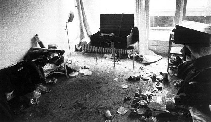 Hiện trường căn phòng các vận động viên Israel bị bắt làm con tin tại làng Olympic ở Munich sau hoạt động giải cứu bất thành. Hiện trường căn phòng các vận động viên Israel bị bắt làm con tin tại làng Olympic ở Munich sau hoạt động giải cứu bất thành.