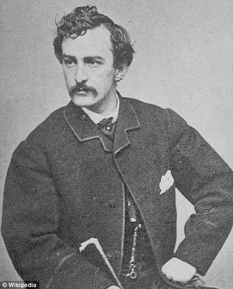 John Wilkes Booth - kẻ bắn vào đầu Tổng thống Lincoln đã bỏ chạy bằng ngựa và chết tại Maryland trong quá trình bị cảnh sát truy đuổi. Atzerodt, Herold, và Booth từng gặp nhau trong nhà trọ của Powell để thảo luận về kế hoạch ám sát Bộ trưởng Ngoại giao William H. Seward sau Tổng thống Lincoln. John Wilkes Booth - kẻ bắn vào đầu Tổng thống Lincoln đã bỏ chạy bằng ngựa và chết tại Maryland trong quá trình bị cảnh sát truy đuổi. Atzerodt, Herold, và Booth từng gặp nhau trong nhà trọ của Powell để thảo luận về kế hoạch ám sát Bộ trưởng Ngoại giao William H. Seward sau Tổng thống Lincoln.