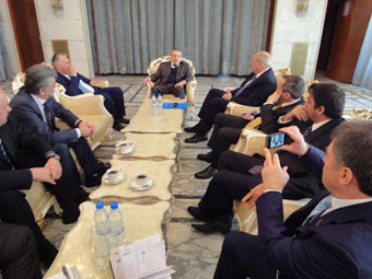 Đại sứ quán Nga tại Syria đã lên tiếng bác bỏ cáo buộc của phiến quân Syria. Đại sứ quán Nga tại Syria đã lên tiếng bác bỏ cáo buộc của phiến quân Syria.