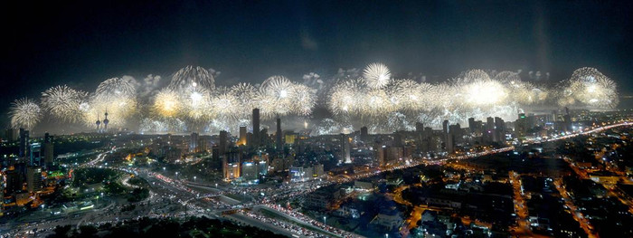 Màn bắn pháo hoa trị giá 15 triệu USD được ghi vào sách Kỷ lục Guinness nhân dịp kỷ niệm 50 năm ra đời Hiến pháp hôm 10/11. Màn bắn pháo hoa trị giá 15 triệu USD được ghi vào sách Kỷ lục Guinness nhân dịp kỷ niệm 50 năm ra đời Hiến pháp hôm 10/11.