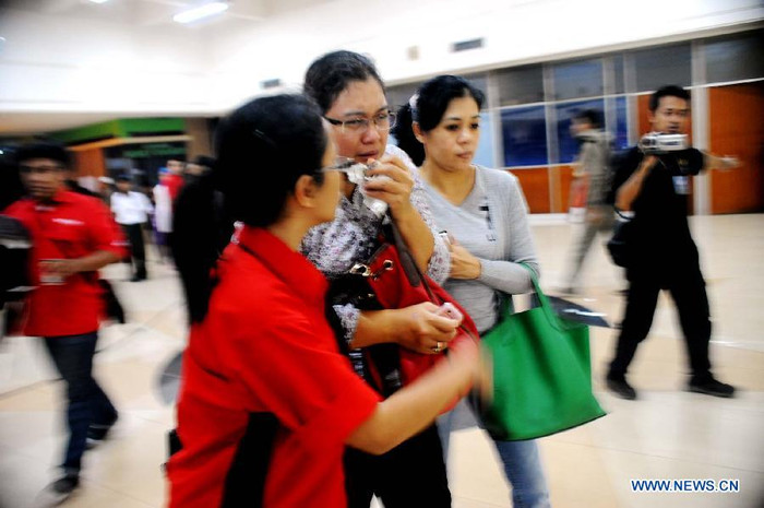 Sukhoi Superjet-100 mang theo 50 hành khách thuộc nhiều quốc tịch khác nhau đã biến mất khỏi màn hình radar tại khu vực phía nam thủ đô Jakarta khi đang thực hiện một chuyến bay trình diễn kéo dài 50 phút tại một triển lãm hàng không quốc tế.