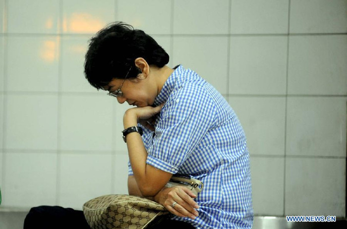 Ba đội cứu hộ đã được triển khai tới khu vực xung quanh ngọn núi Salak, phía tây Java hôm nay. Hơn 450 cảnh sát và dân địa phương tình nguyện cũng đã được huy động tới khu vực quanh nơi chiếc máy bay mất tích.