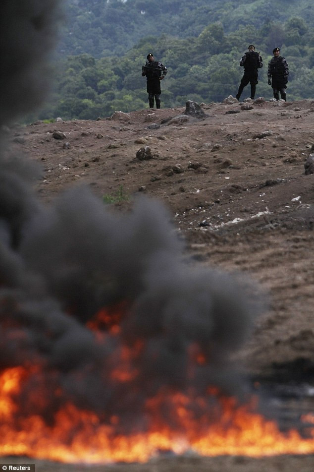 Các băng nhóm tội phạm Trung Mỹ cũng lợi dụng Panama để buôn bán ma túy từ Nam Mỹ sang Mỹ và châu Âu. Các băng nhóm tội phạm Trung Mỹ cũng lợi dụng Panama để buôn bán ma túy từ Nam Mỹ sang Mỹ và châu Âu.