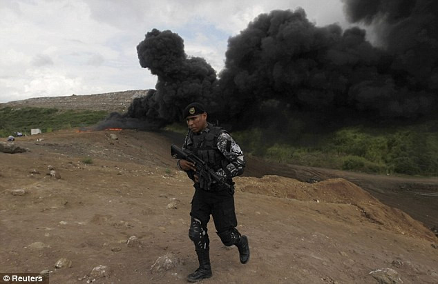Trong những năm gần đây, chính phủ Panama đã đẩy mạnh các hoạt động trấn áp nạn buôn bán ma túy tại quốc gia này nhằm ngăn chặn nguồn cung cấp ma túy từ Nam Mỹ tới Mỹ và các khu vực khác. Trong những năm gần đây, chính phủ Panama đã đẩy mạnh các hoạt động trấn áp nạn buôn bán ma túy tại quốc gia này nhằm ngăn chặn nguồn cung cấp ma túy từ Nam Mỹ tới Mỹ và các khu vực khác.