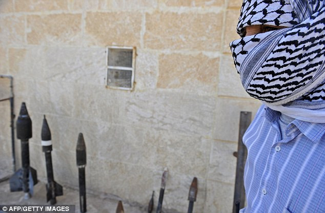 Tên lửa có phạm vi vài dặm do Abu tự chế. Tên lửa có phạm vi vài dặm do Abu tự chế.