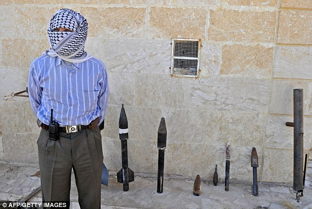 Tên lửa Abu tự chế có phạm vi lên tới vài dặm và được điều khiển trực tiếp nhờ Google và một la bàn. Abu tự nhận mình là một nhà nghiên cứu kiêm một nhà sáng chế và từng là kỹ sư chất nổ trong quân đội Syria những năm 1970. Tên lửa Abu tự chế có phạm vi lên tới vài dặm và được điều khiển trực tiếp nhờ Google và một la bàn. Abu tự nhận mình là một nhà nghiên cứu kiêm một nhà sáng chế và từng là kỹ sư chất nổ trong quân đội Syria những năm 1970.