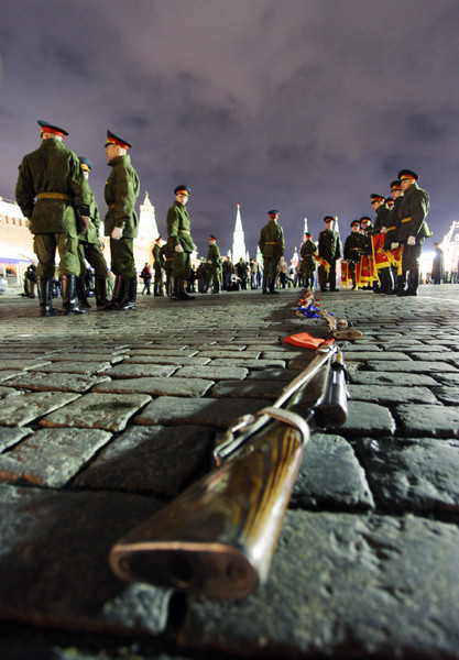 Cuộc diễu binh năm nay thu hút sự tham gia của 100 thiết bị quân sự và 14.000 binh sĩ.