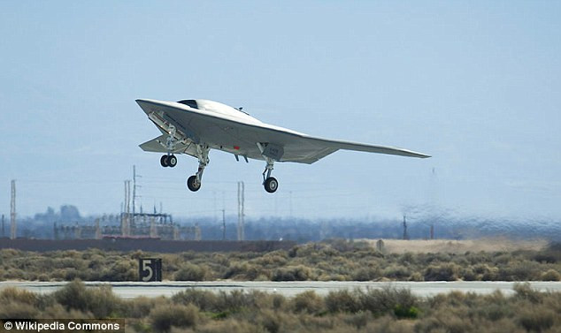 X-47B tham gia chuyến bay thử nghiệm lần đầu tiên vào ngày 4 tháng 2 năm 2011 tại căn cứ không quân Edwards, California X-47B tham gia chuyến bay thử nghiệm lần đầu tiên vào ngày 4 tháng 2 năm 2011 tại căn cứ không quân Edwards, California