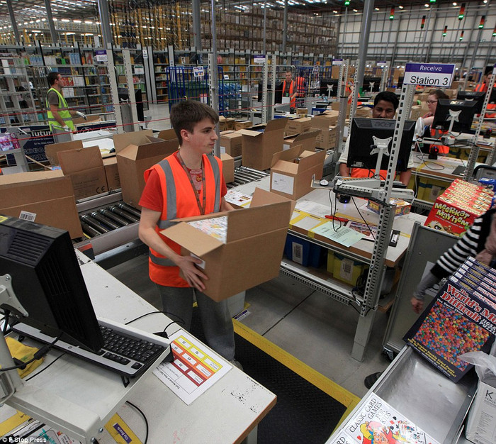 Năm ngoái, Amazon đã nhận được 3 triệu đơn hàng trong 2 ngày giảm giá này. Riêng ngày thứ Hai Cyber năm ngoái, hãng bán được 2,1 triệu sản phẩm. Năm ngoái, Amazon đã nhận được 3 triệu đơn hàng trong 2 ngày giảm giá này. Riêng ngày thứ Hai Cyber năm ngoái, hãng bán được 2,1 triệu sản phẩm.